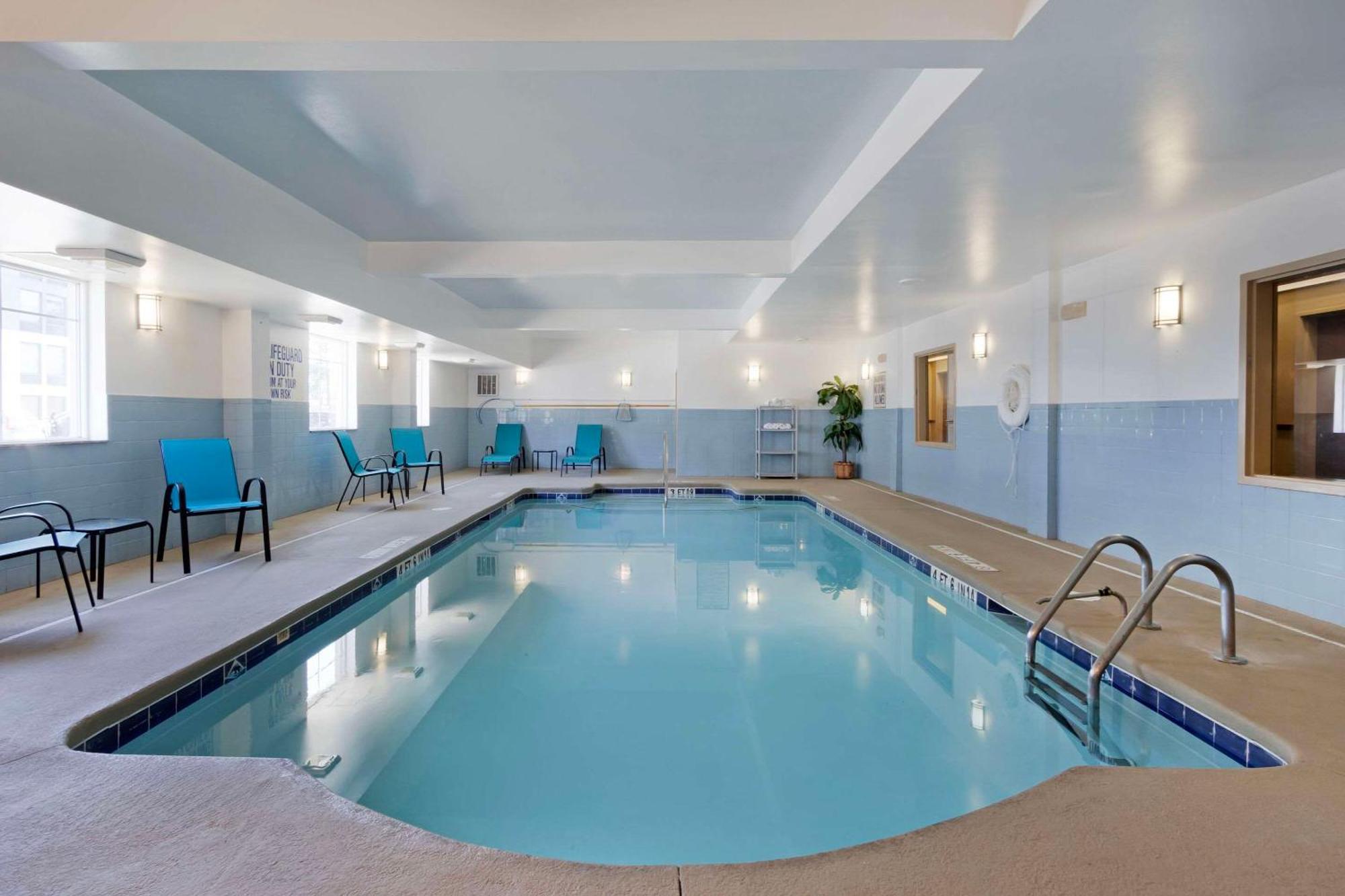 Comfort Inn & Suites Airport Convention Center Βόρειο Τσάρλεστον Εξωτερικό φωτογραφία