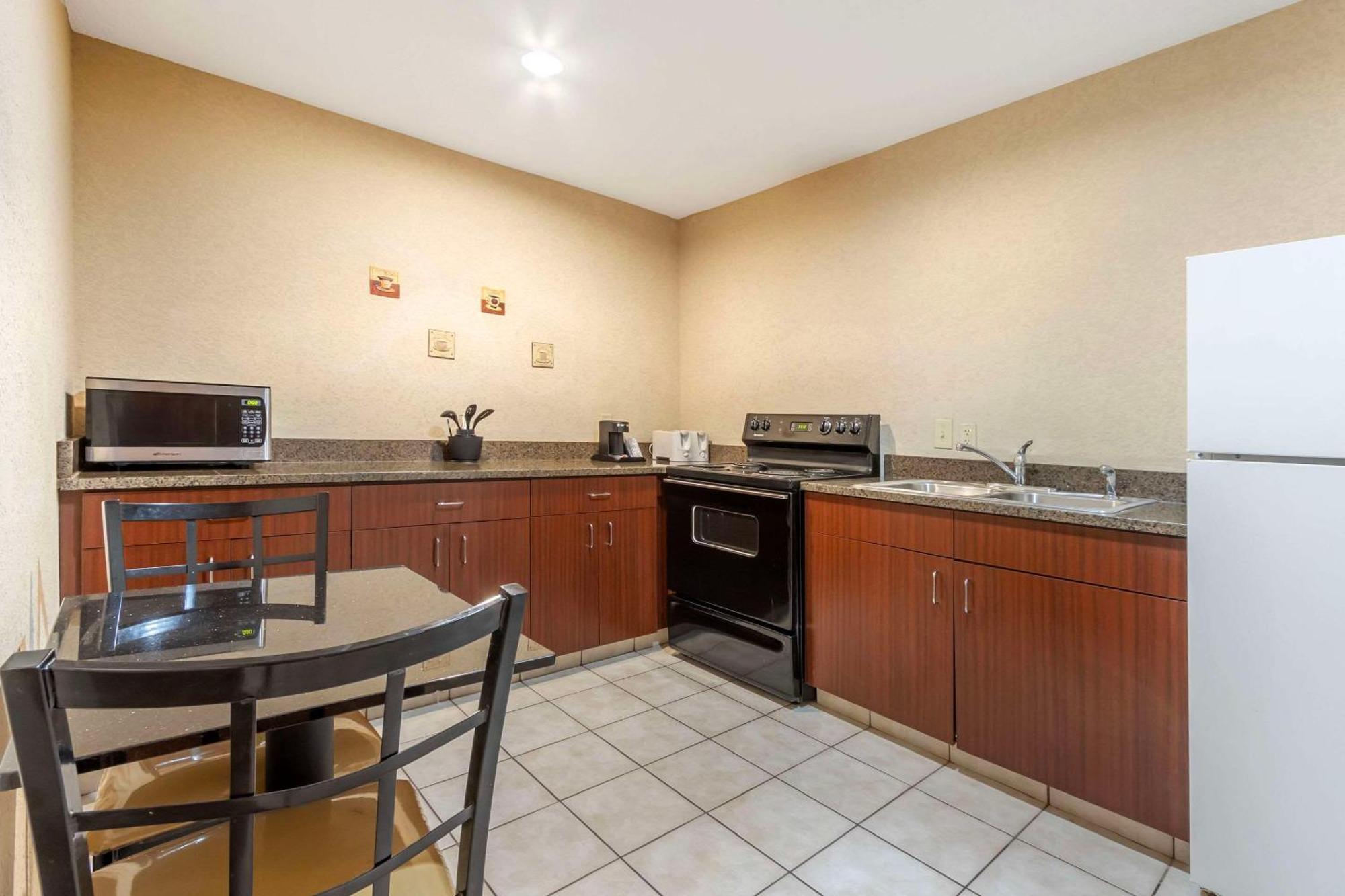 Comfort Inn & Suites Airport Convention Center Βόρειο Τσάρλεστον Εξωτερικό φωτογραφία