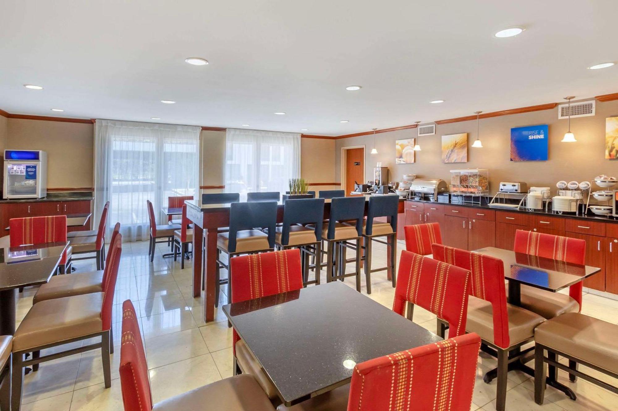 Comfort Inn & Suites Airport Convention Center Βόρειο Τσάρλεστον Εξωτερικό φωτογραφία