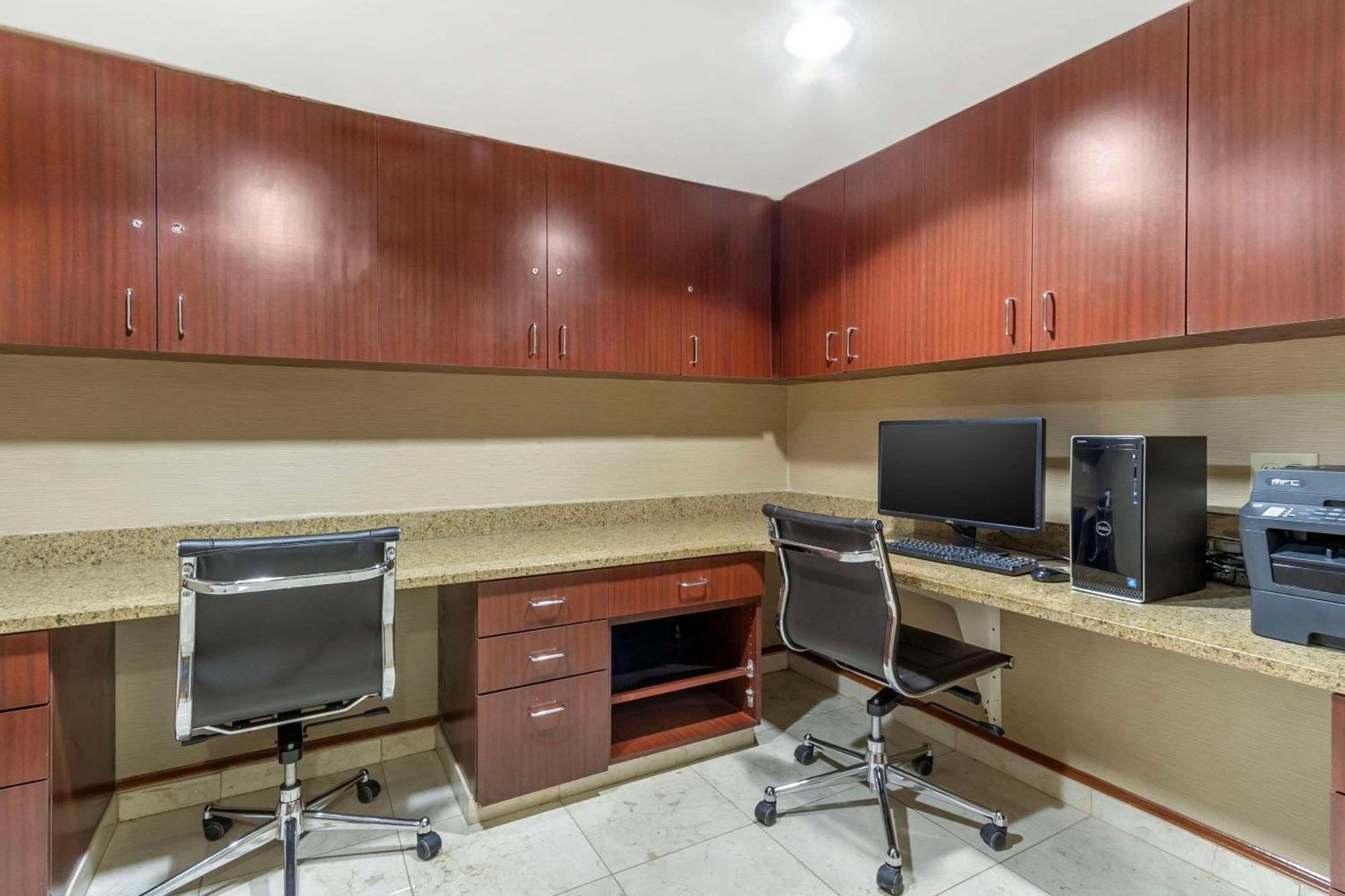 Comfort Inn & Suites Airport Convention Center Βόρειο Τσάρλεστον Εξωτερικό φωτογραφία