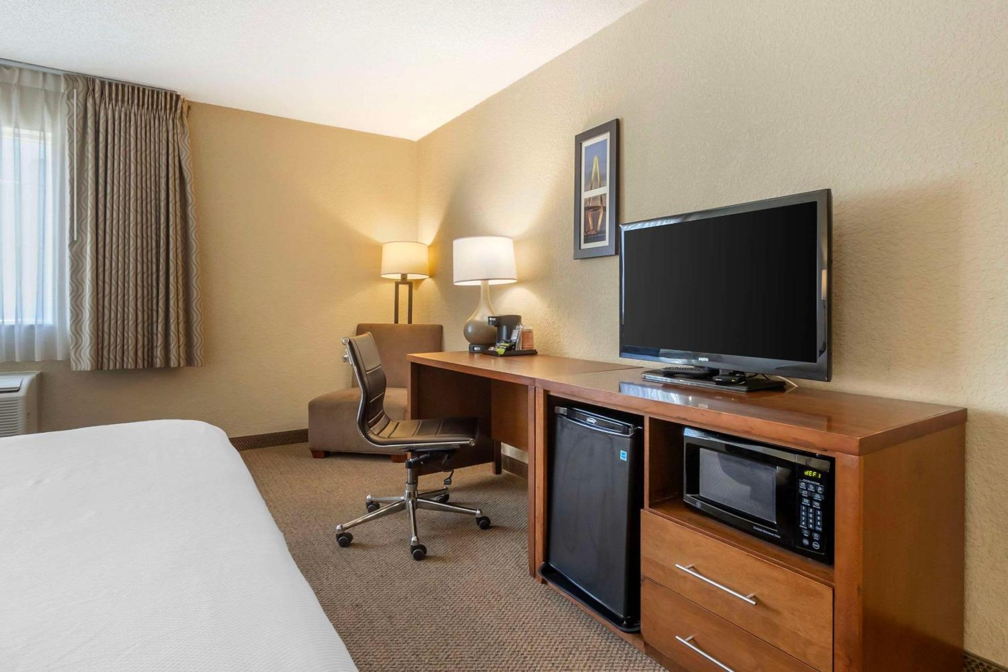 Comfort Inn & Suites Airport Convention Center Βόρειο Τσάρλεστον Εξωτερικό φωτογραφία