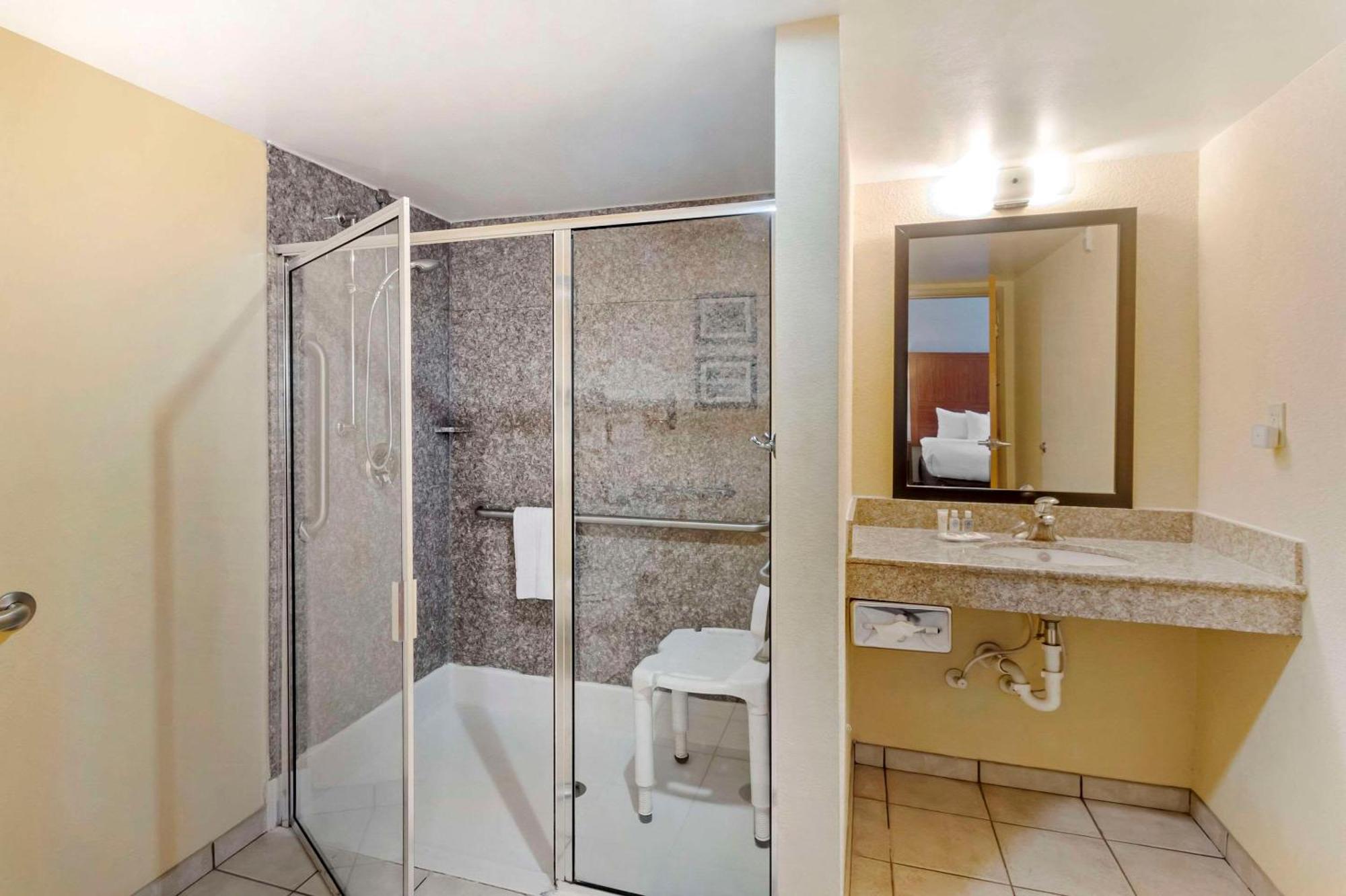 Comfort Inn & Suites Airport Convention Center Βόρειο Τσάρλεστον Εξωτερικό φωτογραφία
