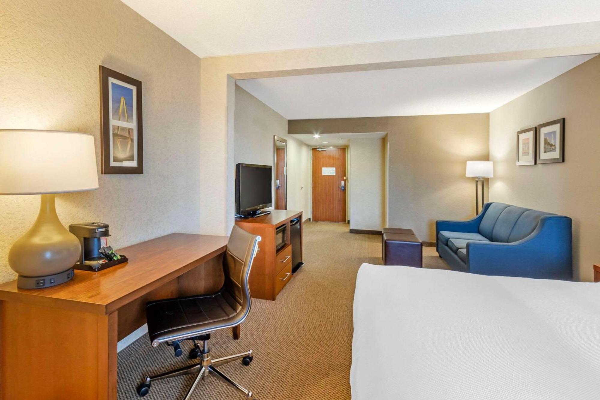 Comfort Inn & Suites Airport Convention Center Βόρειο Τσάρλεστον Εξωτερικό φωτογραφία