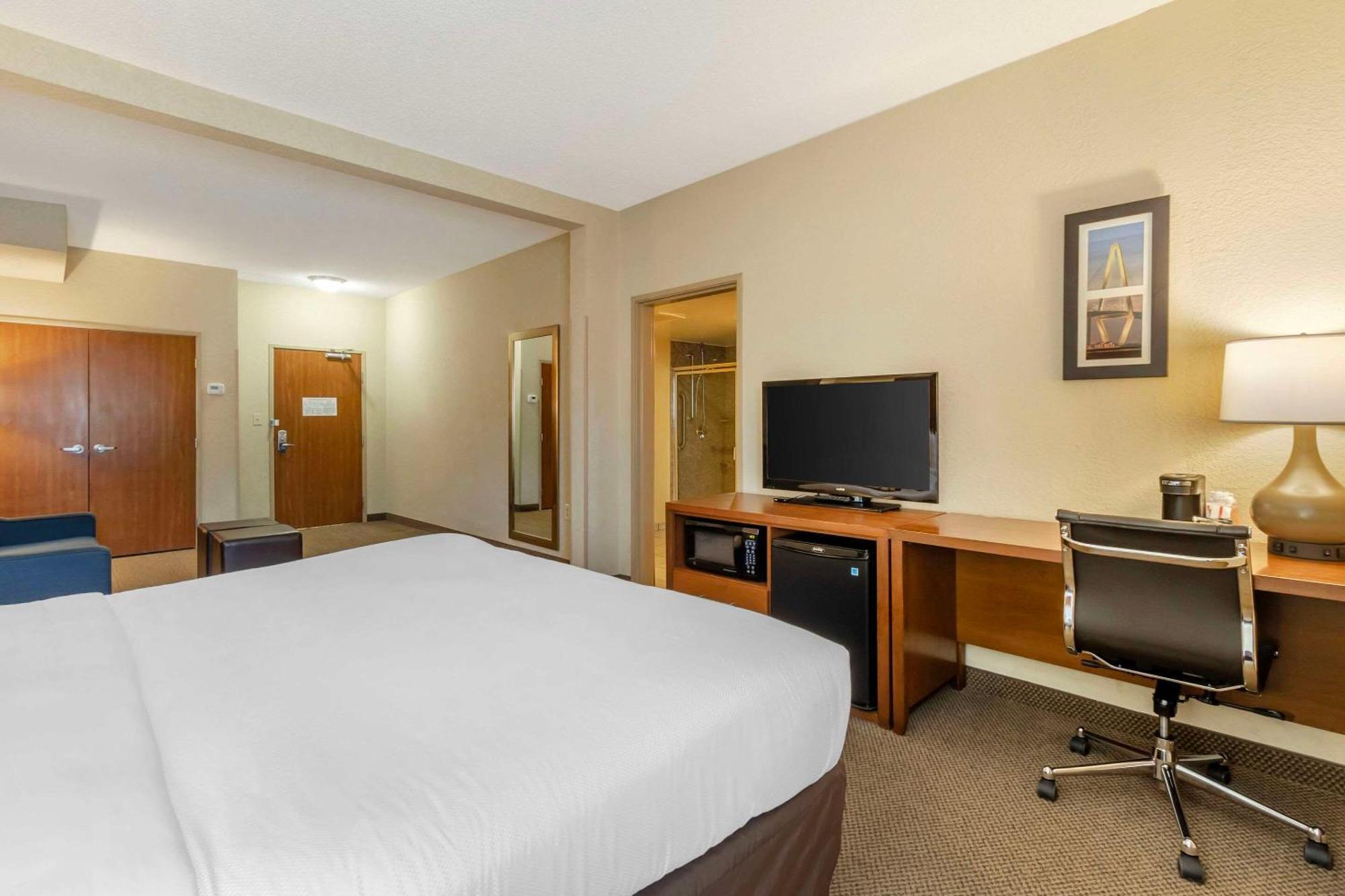 Comfort Inn & Suites Airport Convention Center Βόρειο Τσάρλεστον Εξωτερικό φωτογραφία