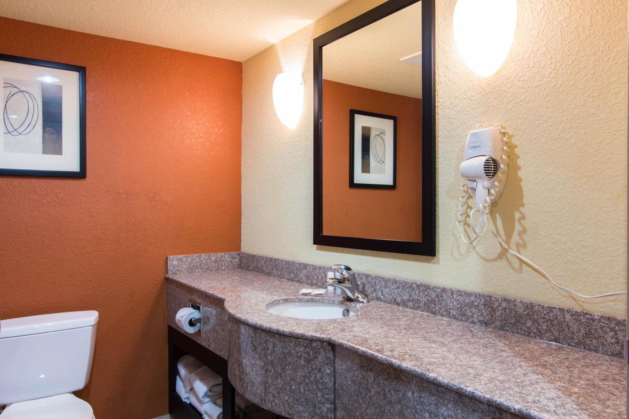Comfort Inn & Suites Airport Convention Center Βόρειο Τσάρλεστον Εξωτερικό φωτογραφία