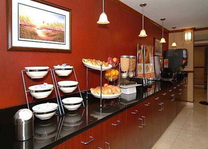 Comfort Inn & Suites Airport Convention Center Βόρειο Τσάρλεστον Εξωτερικό φωτογραφία
